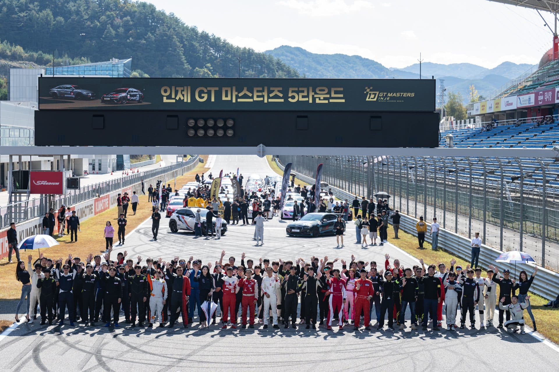 인제 GT 마스터즈 5라운드에 참가한 차량과 드라이버들