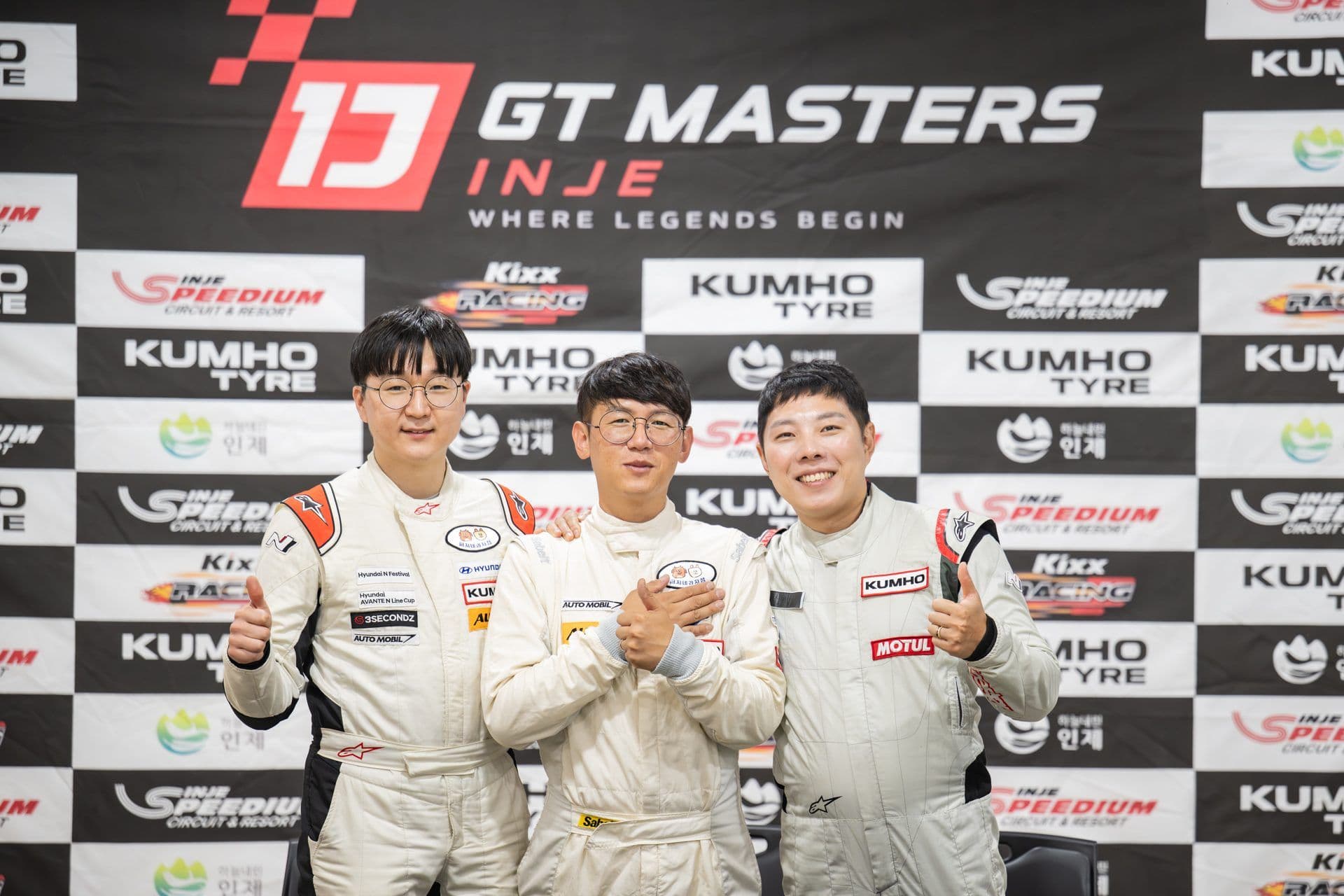 기자회견에 참석한 마스터즈2 시즌 챔피언 박민제·정연섭·신동민(아우토모빌) 조